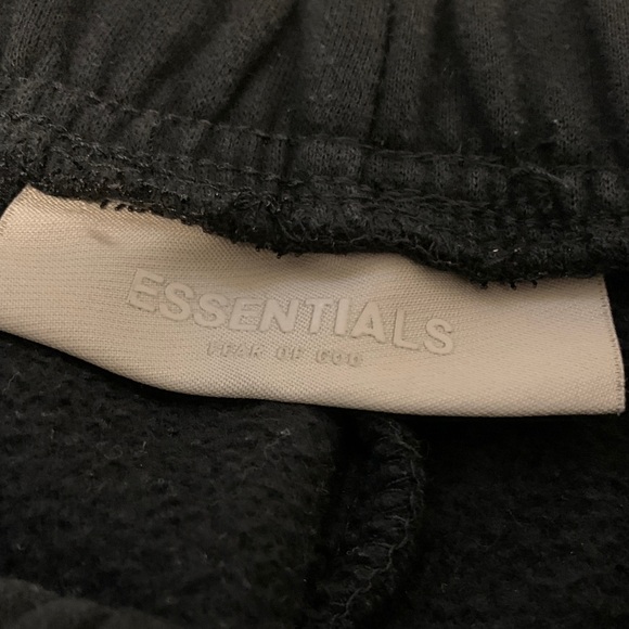 Essential Sweatpants • Black • Medium - Picture 3 of 4